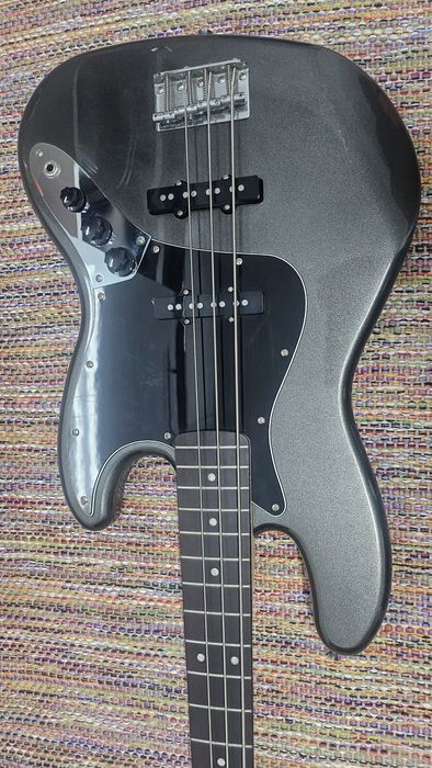 Fender Squier Affinity Series Jazz Bass Laurel Fingerboard