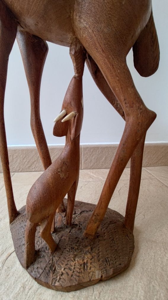 Estatueta de Gazela em Pau Brasil