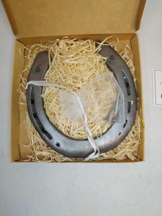 Podkowa prezent w drewnianym pudełku PURAJA