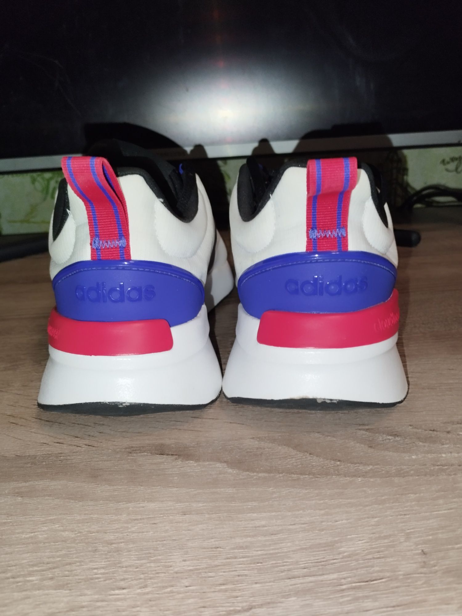 Продам кросівки adidas racer tr21 оригінальні майже нові