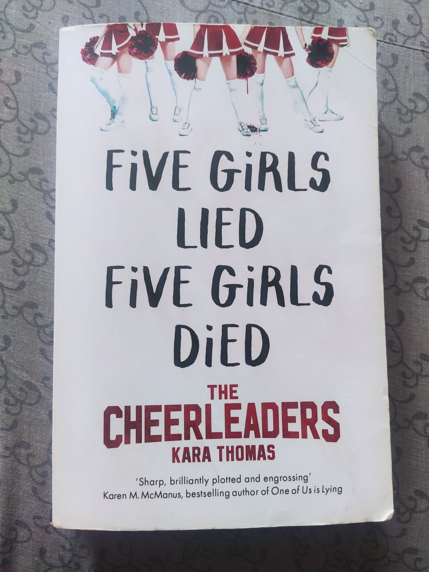Книга англійською "The Cheerleaders" Kara Thomas
