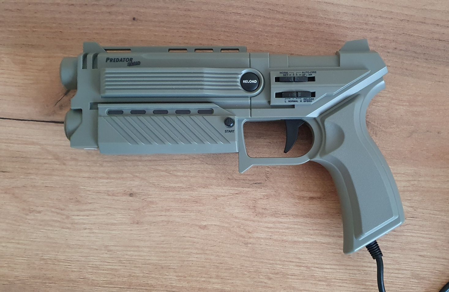 Pistolet Lightgun PS1 Predator Plus Logic 3 Guncon