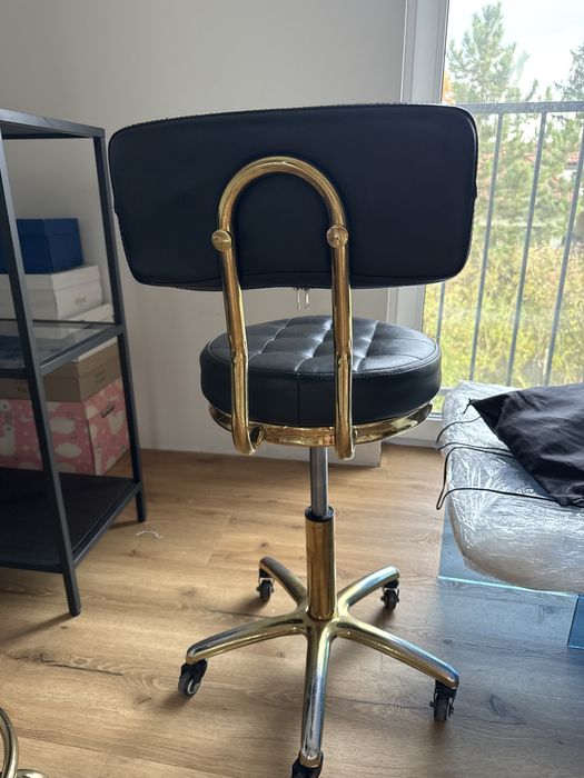 Krzesła kosmetyczne