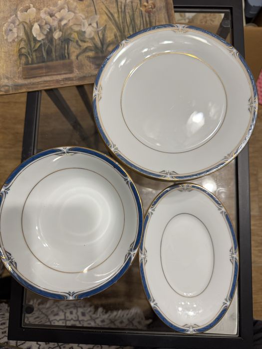 Noritake  тарілки з вишуканоі кістяноі порцеляни 580 грн шт.