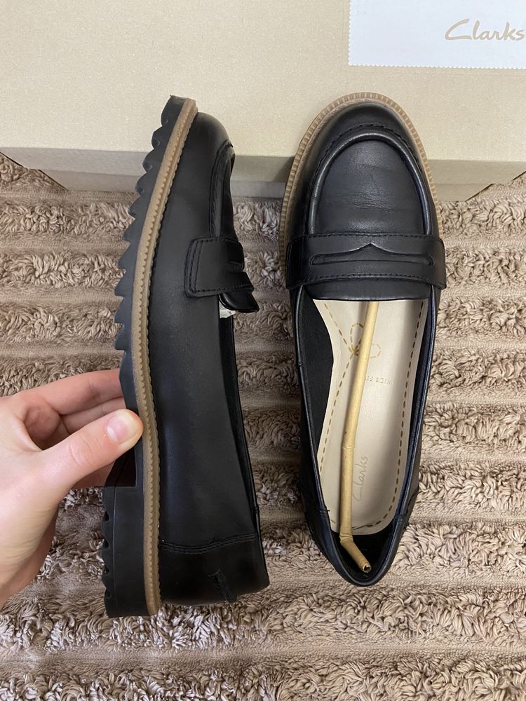 Продам лофери Clarks