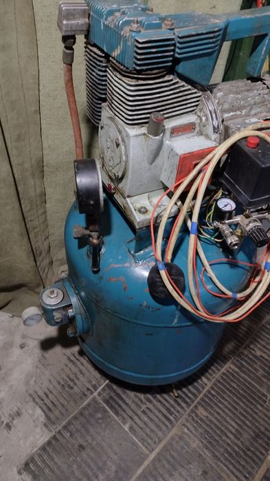 Поршневой компрессор, повітряний компресор