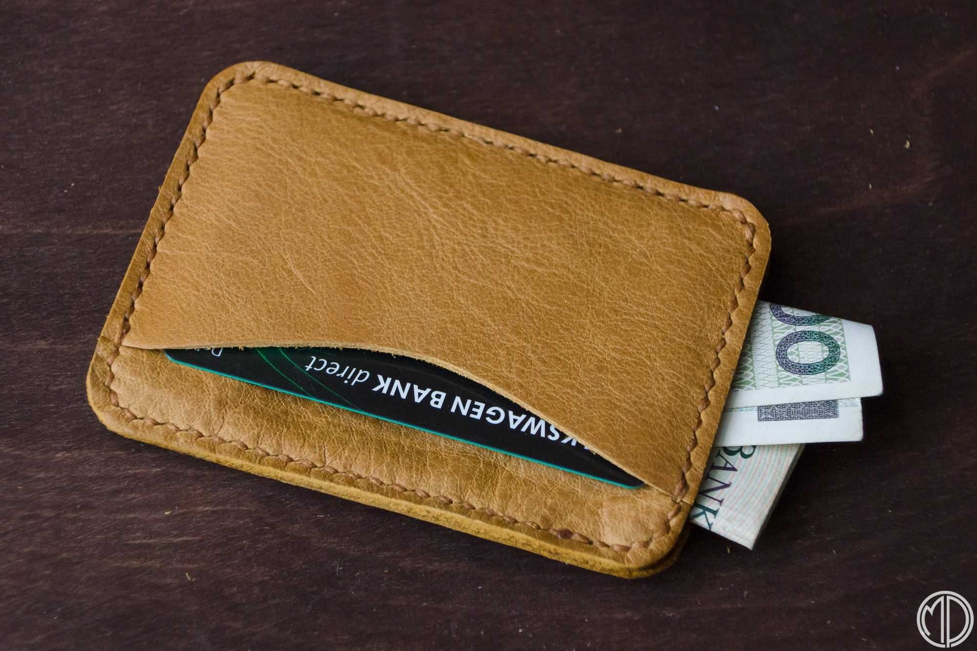 Ręcznie szyty ze skóry cardholder, portfel minimalistyczny - upcykling