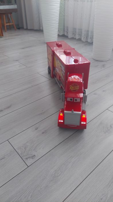 Cars Mega Maniek Transformacja Mattel