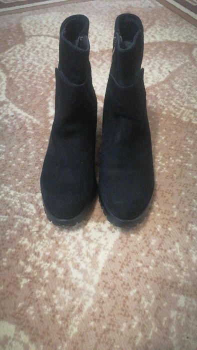 Кожаная обувь в идеальном состоянии без повреждений и следов носки