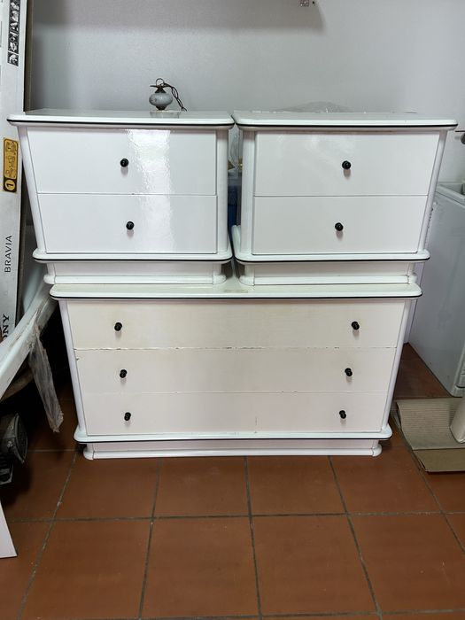 Cómoda e mesas de cabeceira