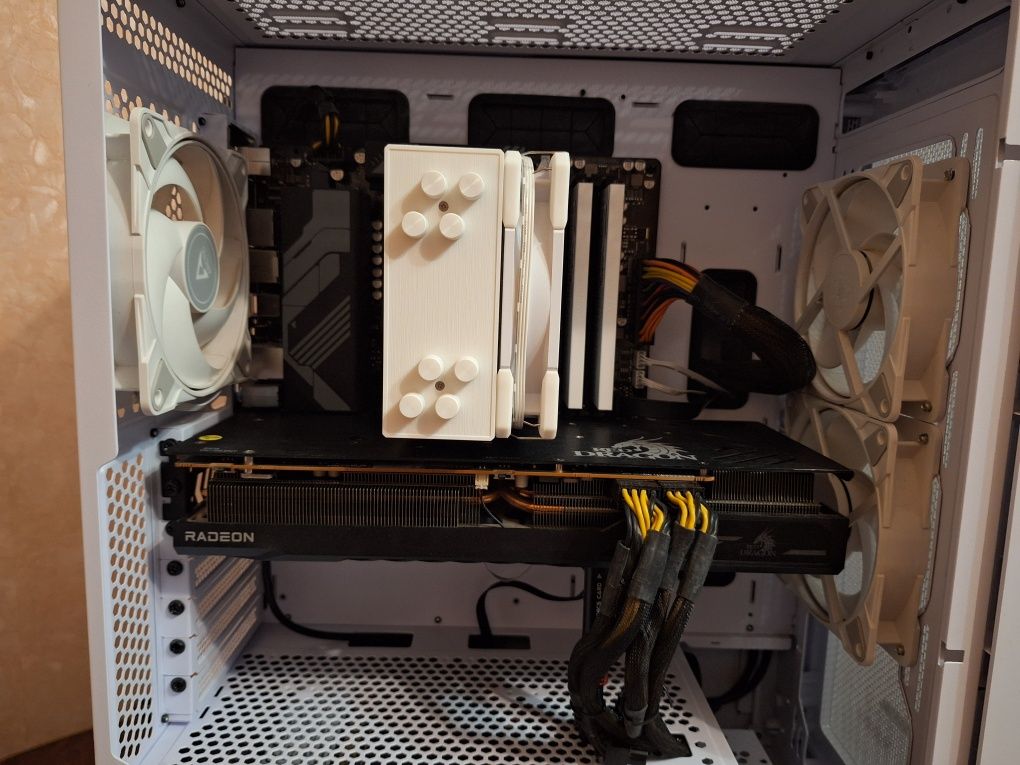 Продам ігровий комп'ютер (Ryzen 5 7500F, RX 6800 XT, 32G, 1T SSD)