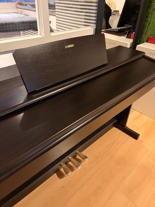 Piano digital Yamaha Arius YDP-145