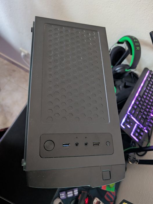 Caixa Micro ATX com RGB