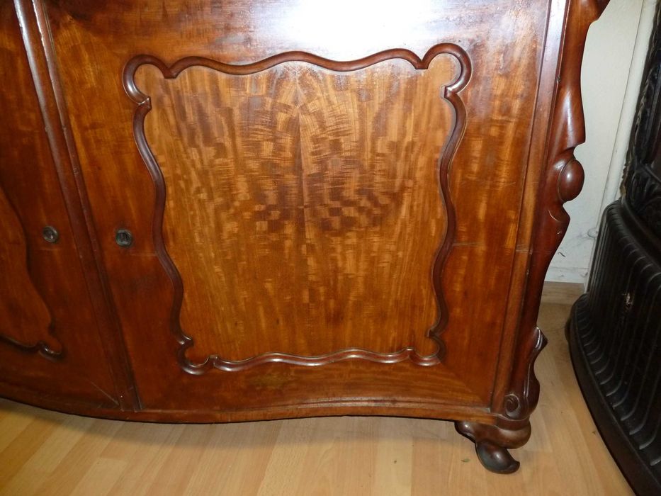 Ozdobna neobarokowa komoda z lustrem z początku XX w