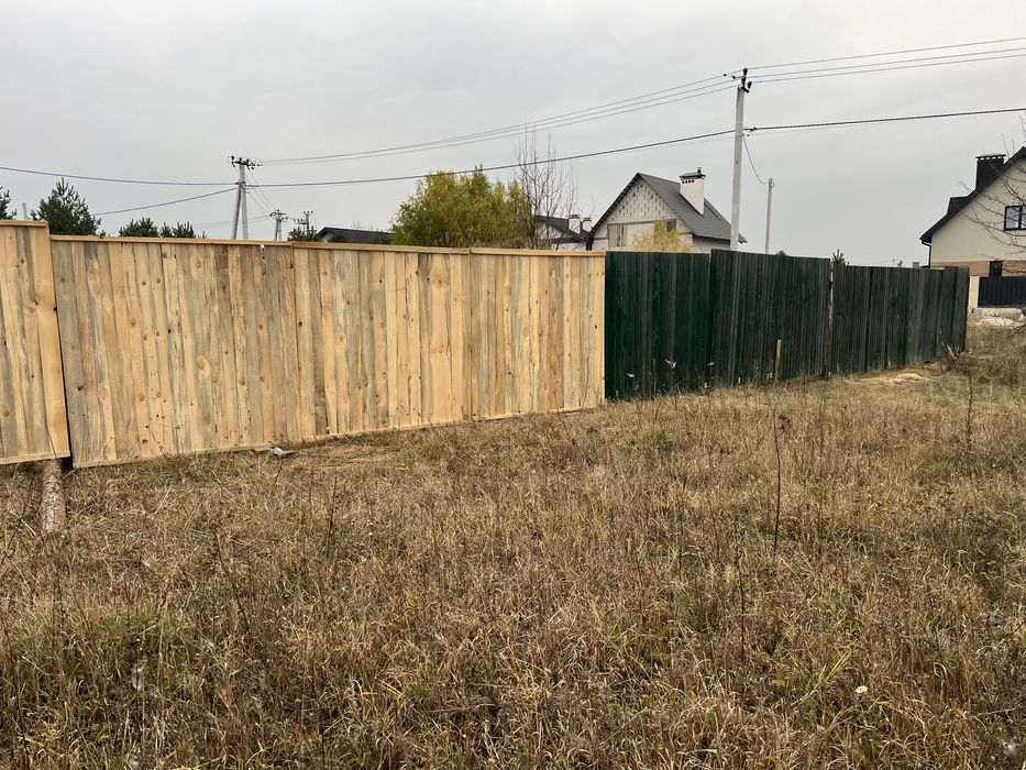 Підтоварник сосновий , стовпчик для будівельного паркану .