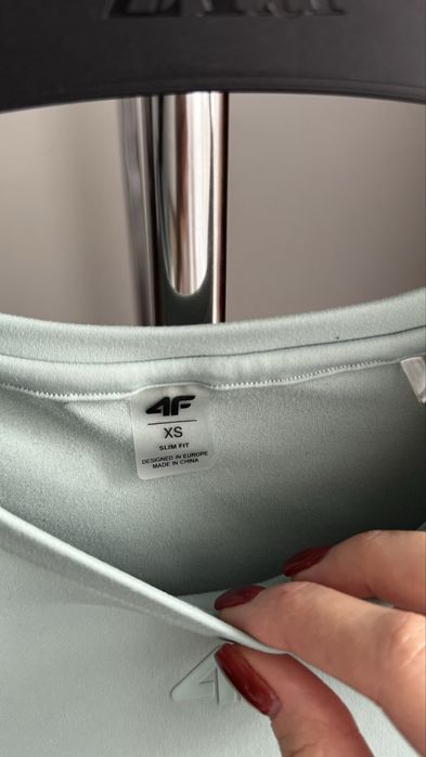 Жіноча вкорочена спортивна футболка 4F