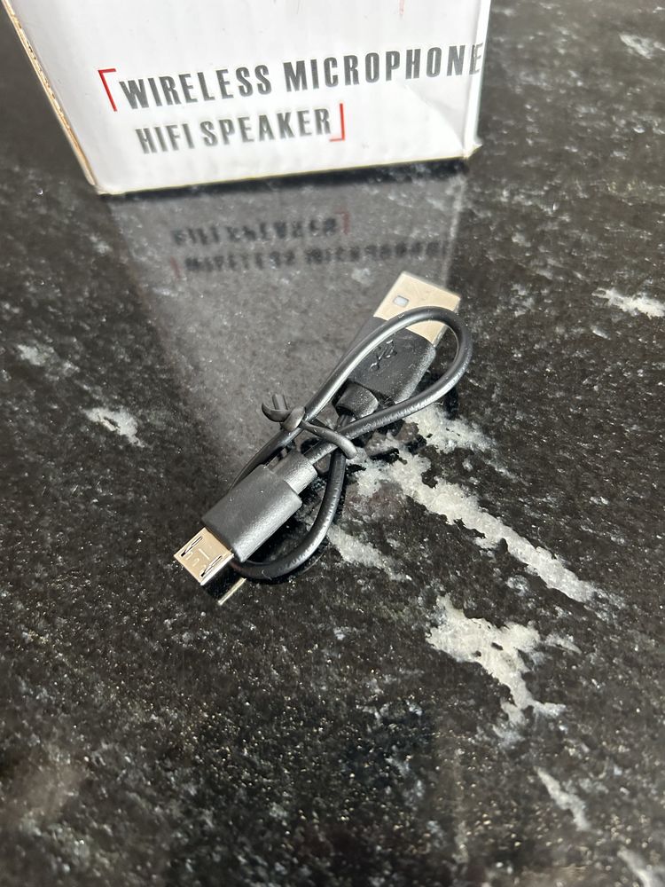 Nowy mikrofon bezprzewodowy z glosnikiem bluetooth złoty