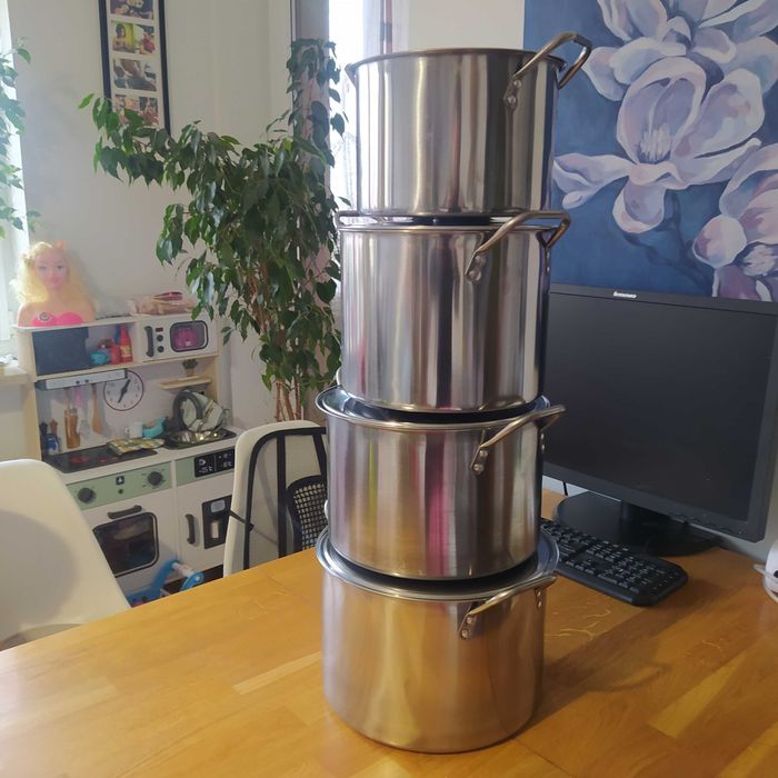Zestaw solidnych niemieckich garnków z pokrykwami 7 8 10 i 12,5 l zest