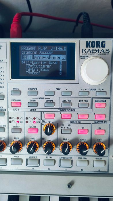 Korg M3 expanded z modułem Radias plus klawiatura plus hard case.