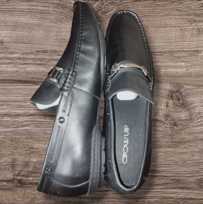 Чоловічі нові туфлі, 45 розмір , на вузеньку ногу.