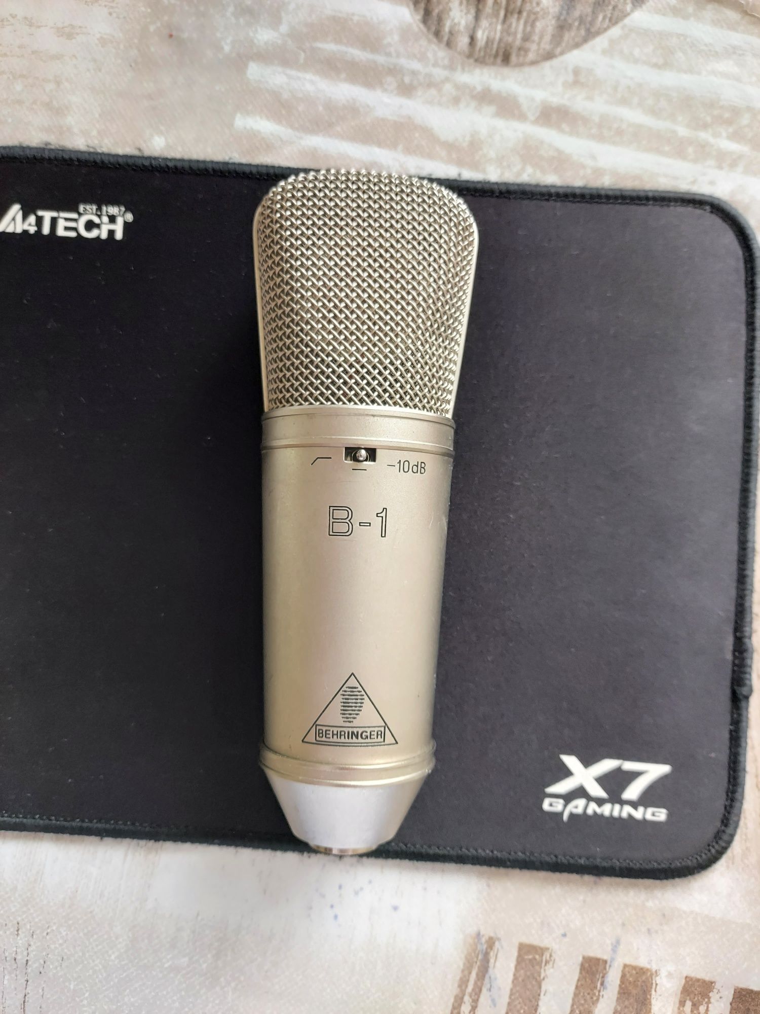 Behringer B1 студійний конденсаторний мікрофон