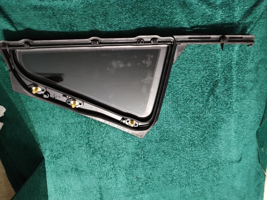 Стекло двери задней левой стороны BMW X1 F48