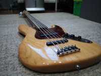 Gitara basowa Fender American Jazz Bass V