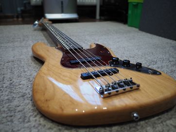 Gitara basowa Fender American Jazz Bass V