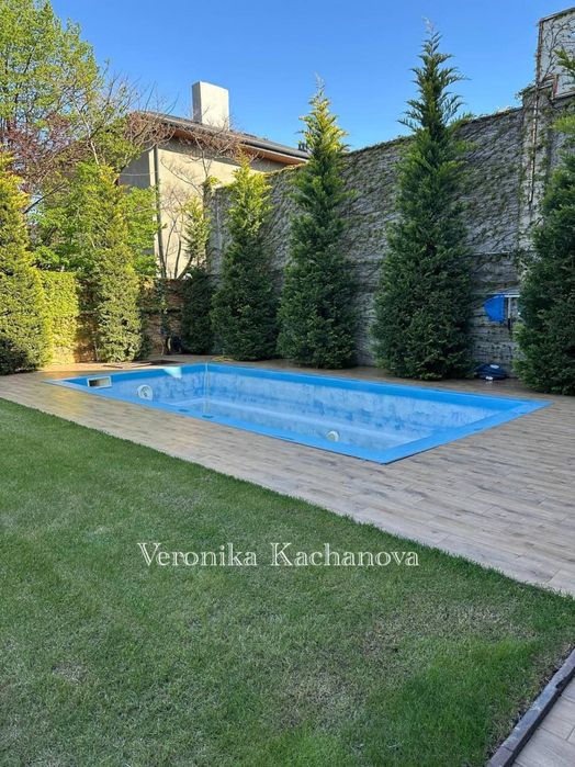 Прекрасный Новый дом в Совиньоне. Бассейн