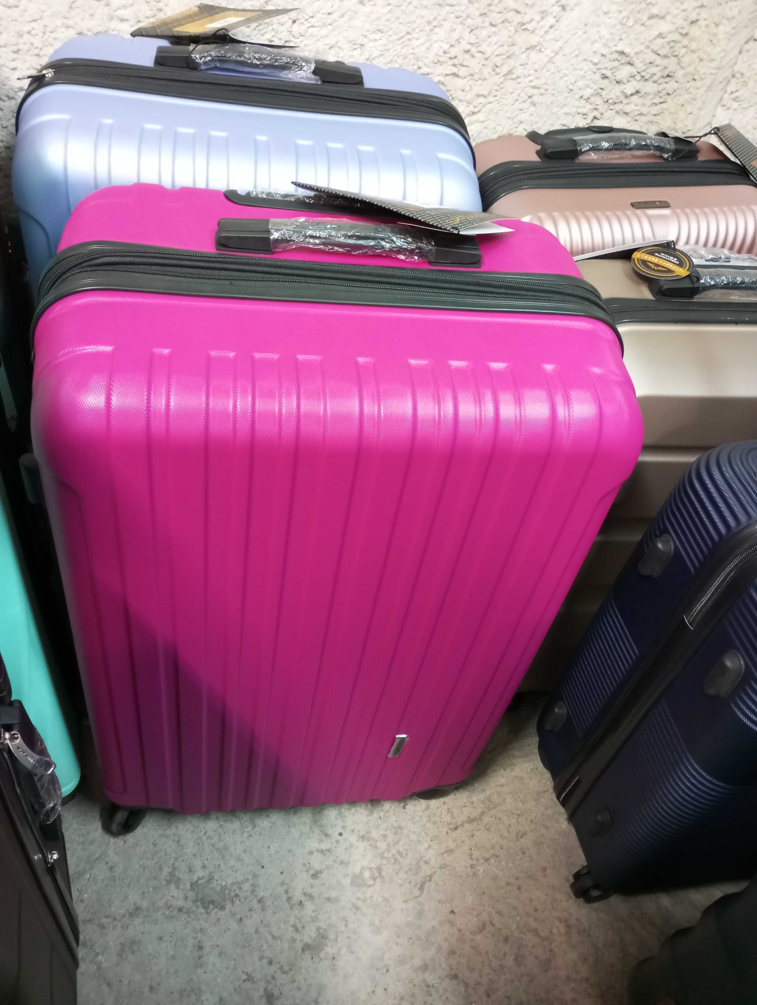 Walizka podróżna średnia Xl z wings na 4 kołach z abs