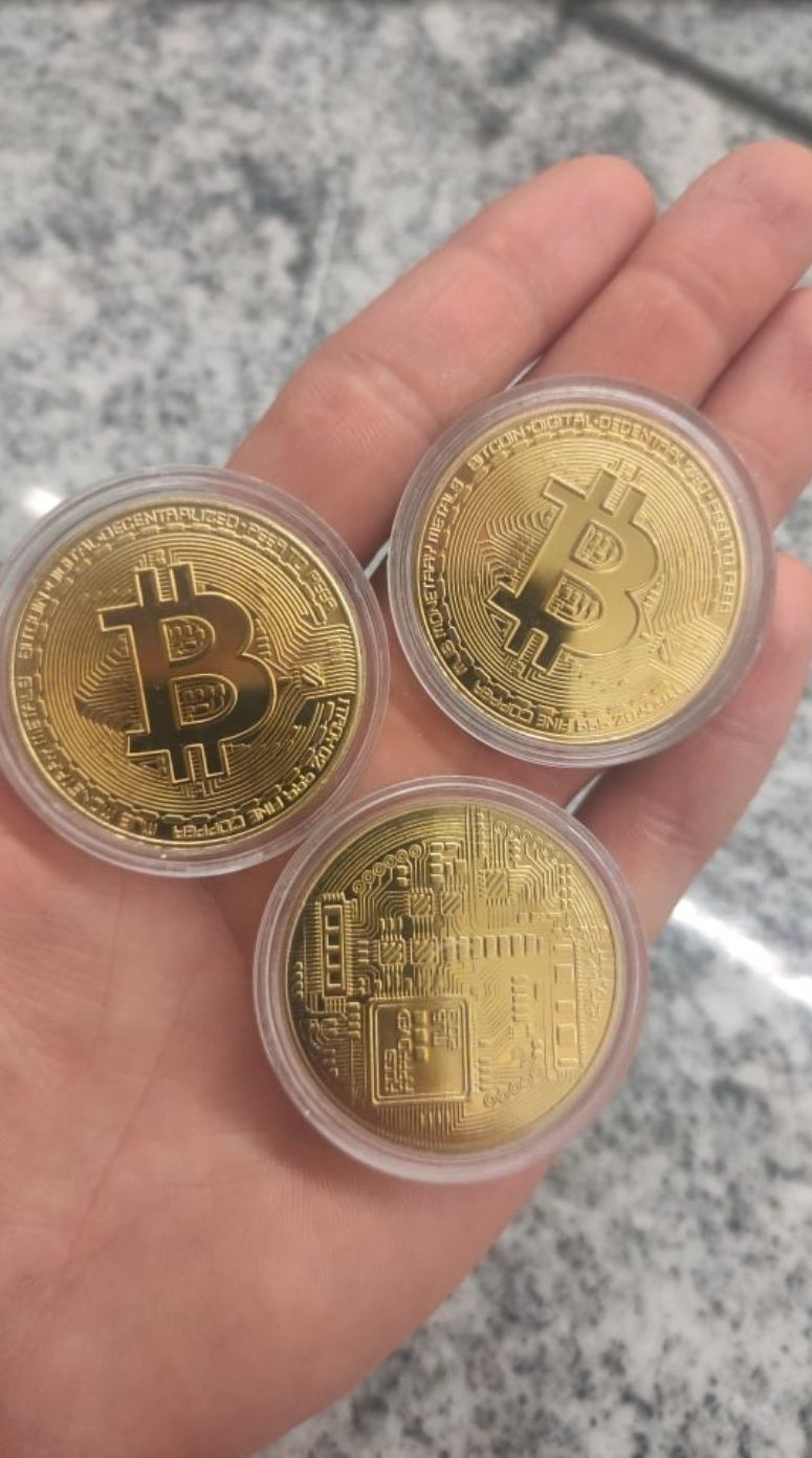 Złota moneta kolekcjonerska Bitcoin BTC duża 40mm.