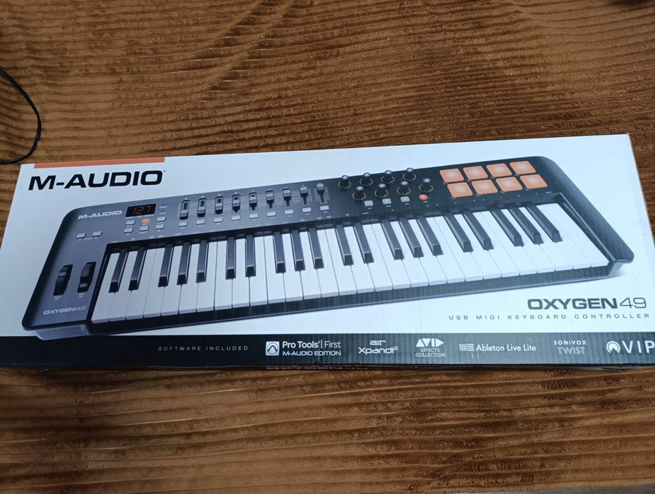 Синтезатор музичний