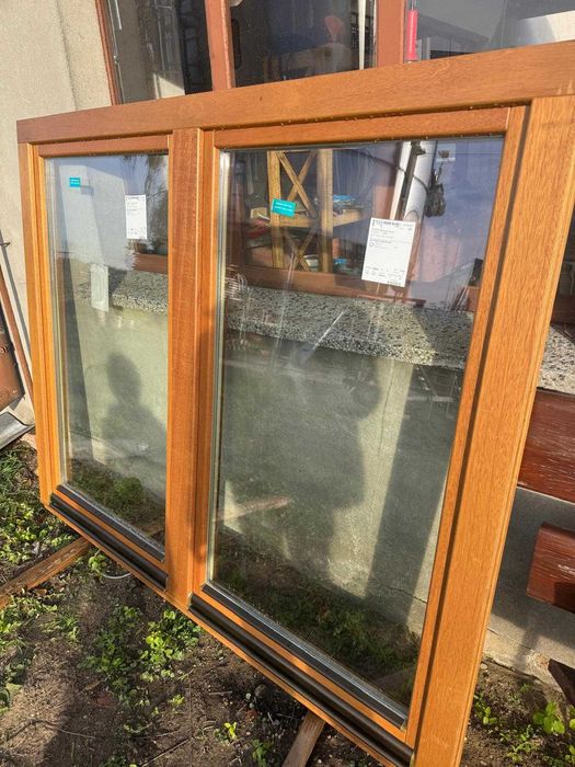 Sprzedam 2 okna drewniane Meranti