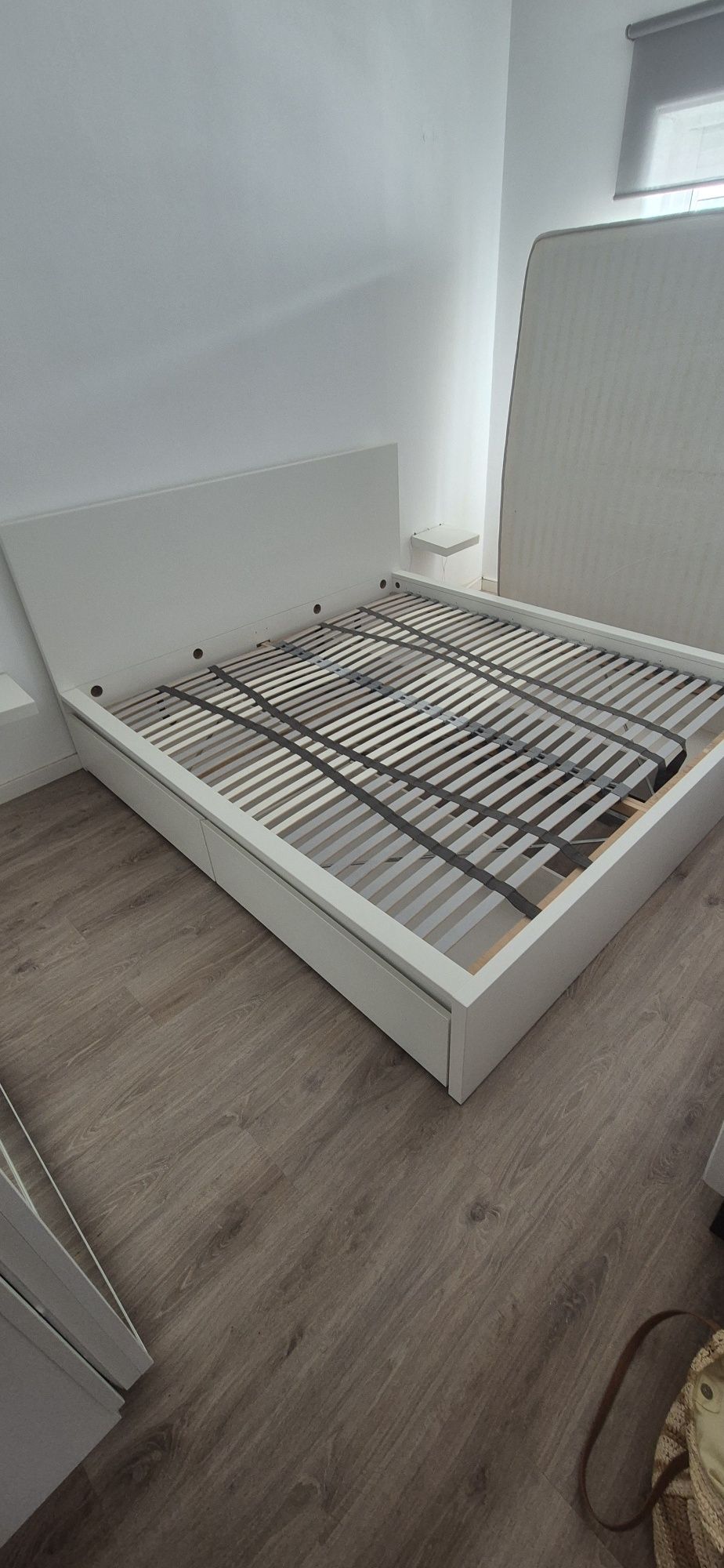 Cama com estrado e gavetas(+colchão 1000€]