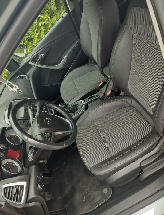 Opel Astra 1.4 sedan manual Xenon bezwypadkowy