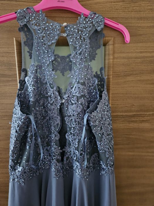 Długa wieczorowa sukienka