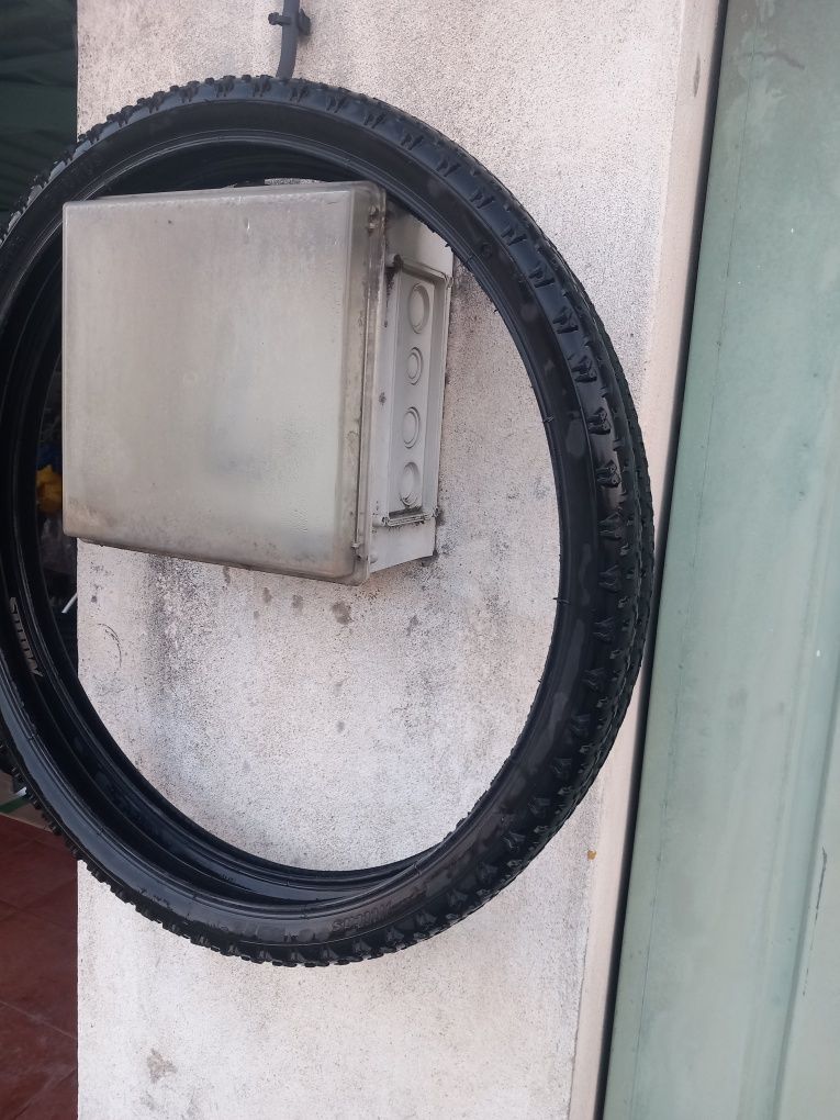 Vendo 2 peneus para aro 26