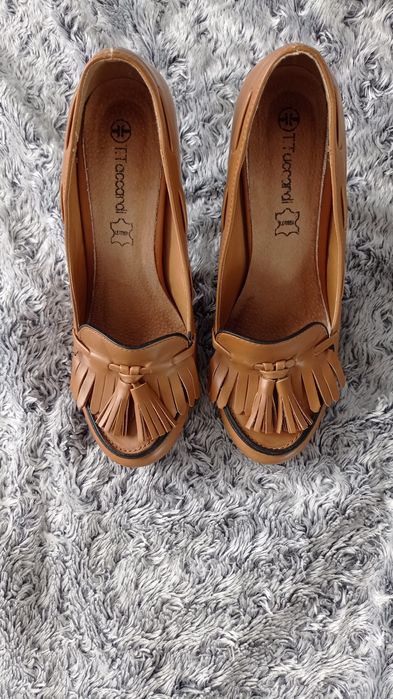 Безкоштовно жіноче взуття