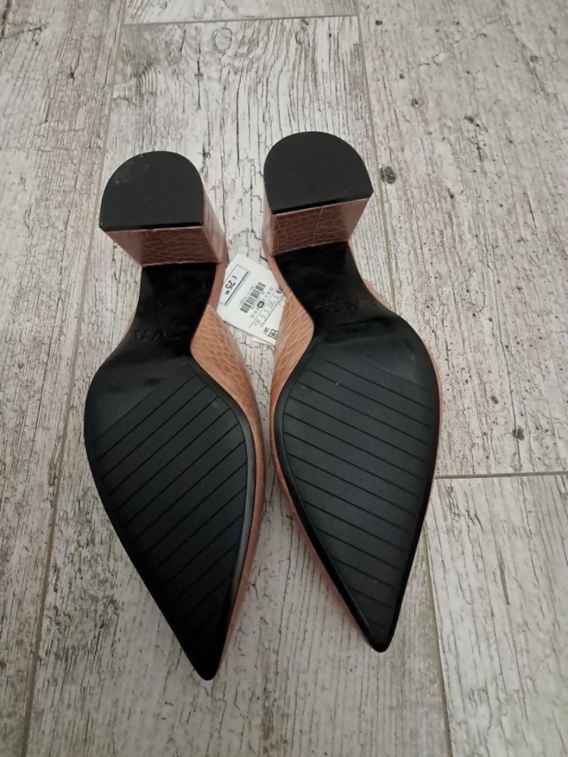 Шльопки Zara 39 розмір