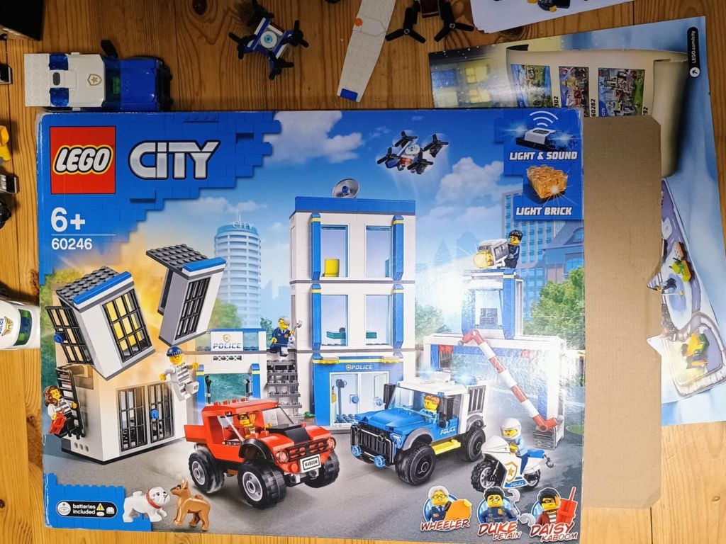 LEGO City ponad 6 zestawów, ponad 20 figurek i instrukcji, CAŁOŚĆ
