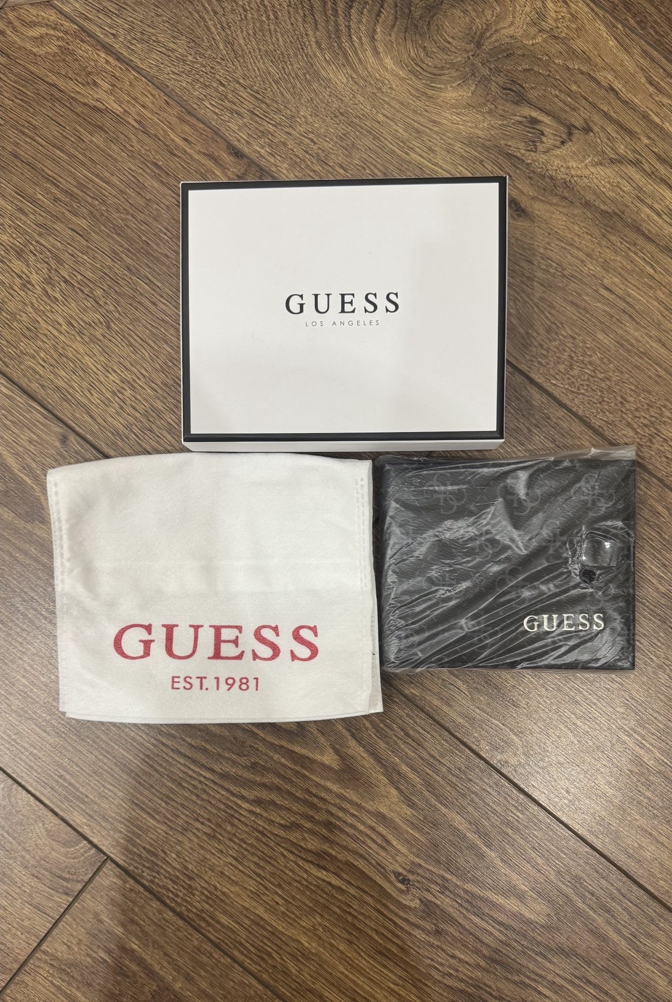 Кошелёк, гаманець GUESS