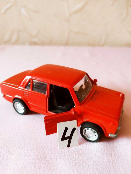 Машинки модели металлические