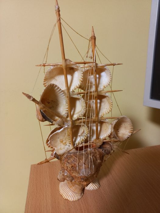 Статуетка з ракушок