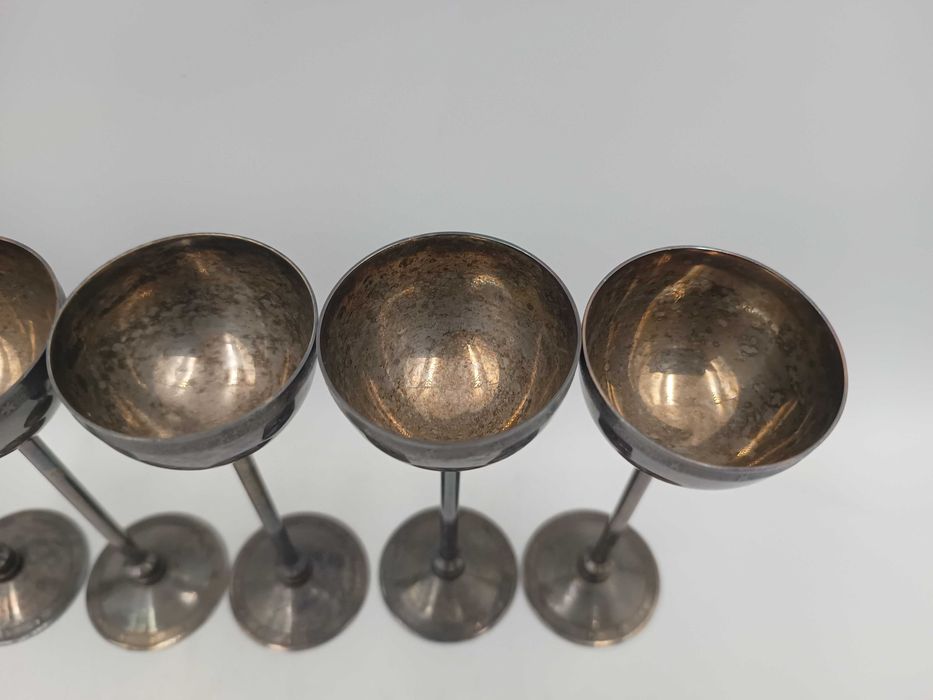 Metalowe kieliszki Hefra z tacą do likieru z PRL