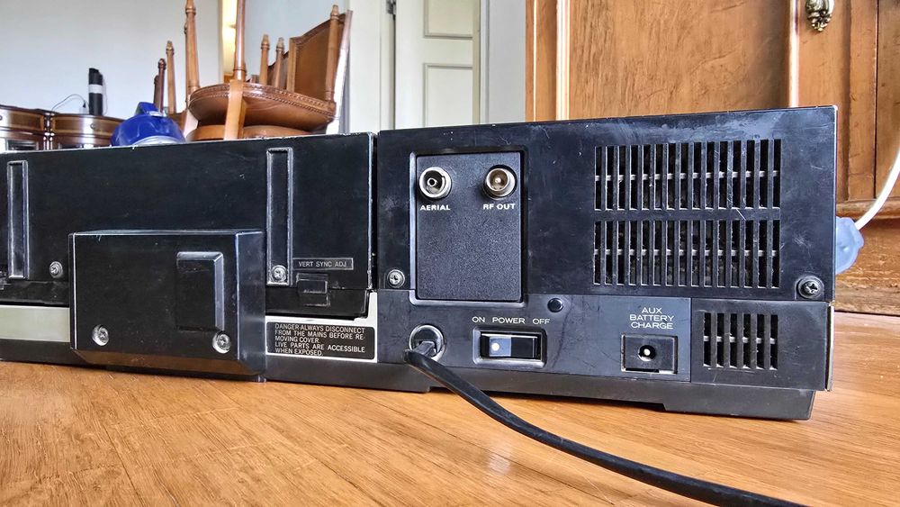 Raro Gravador de Vídeo Portátil Hitachi VT-7E (Vintage / Coleção)