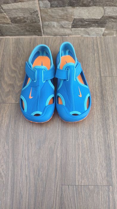 Сандалі (аквашузи)