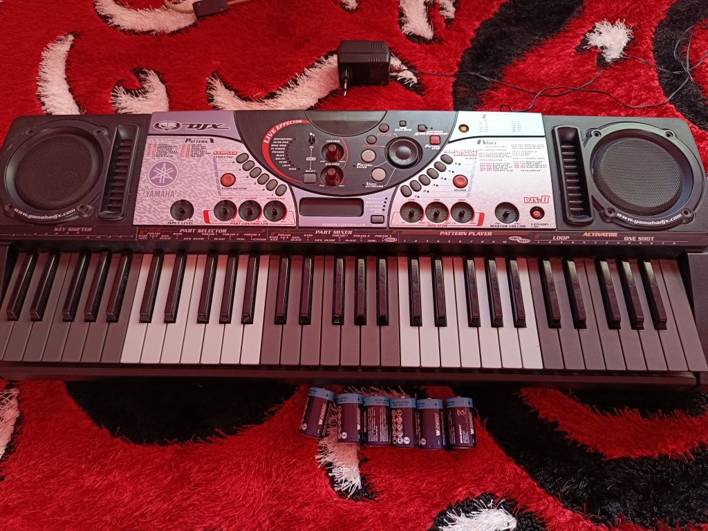 Синтетизатор Yamaha DJX-2