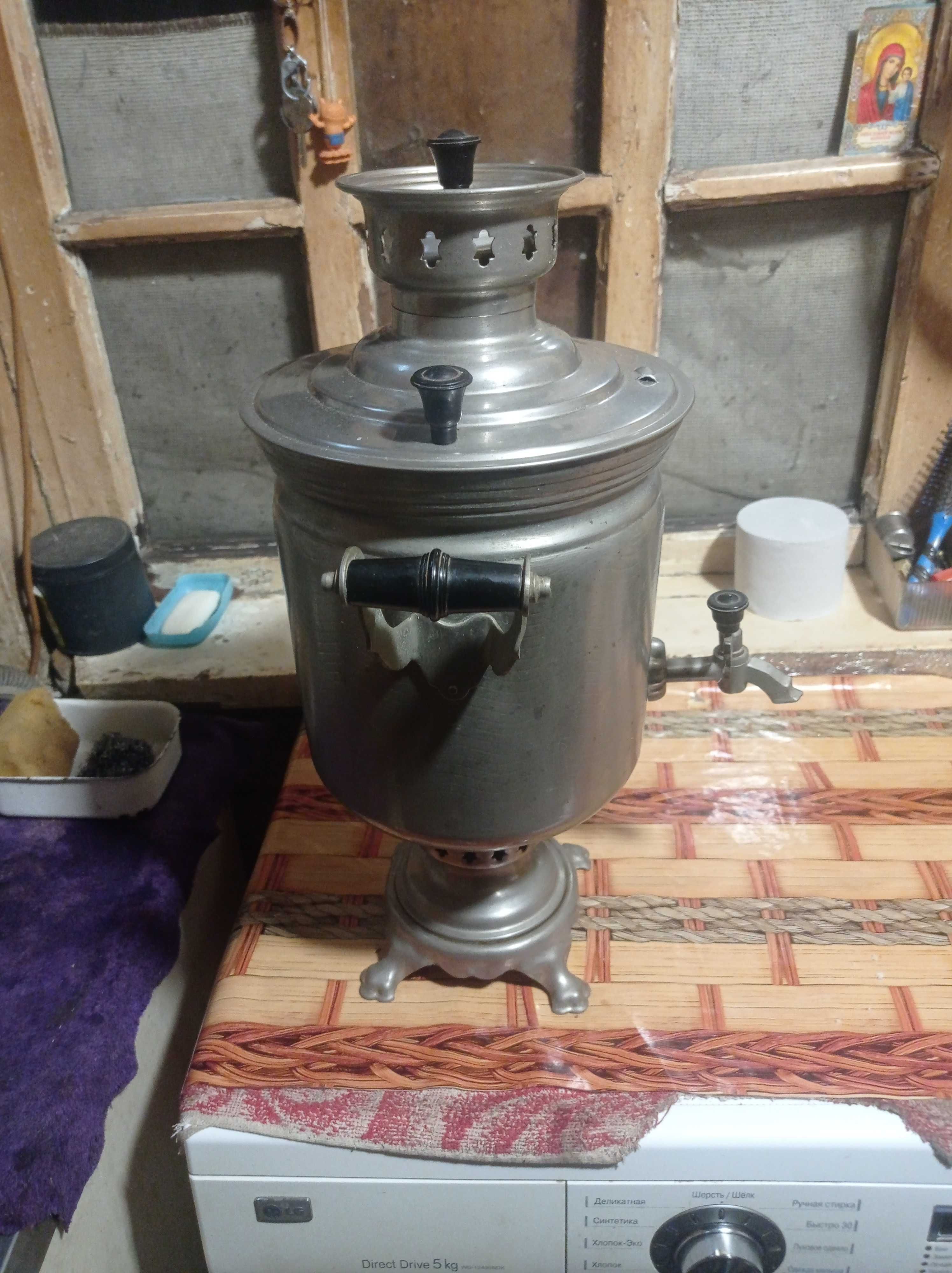 Самовар для чаю.
