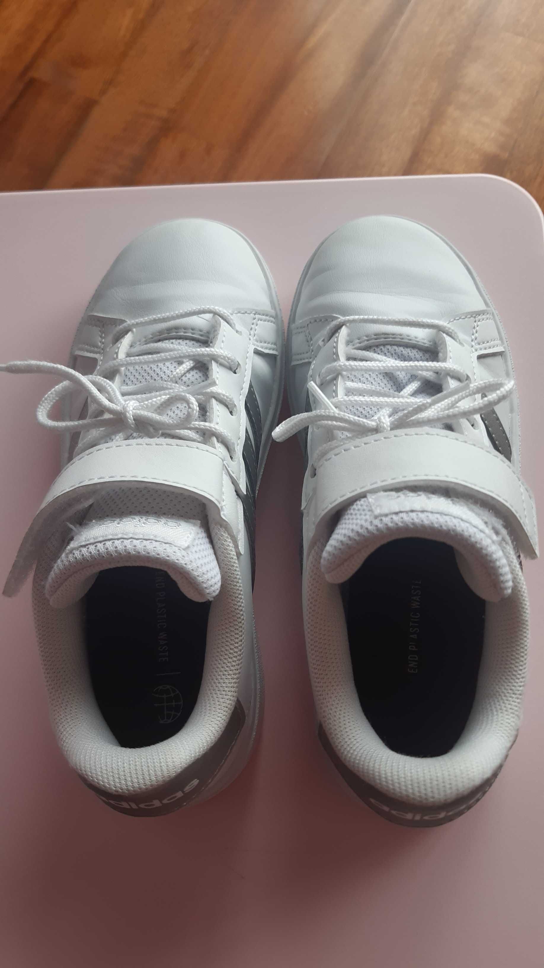 Sapatilhas menina Adidas tamanho 29