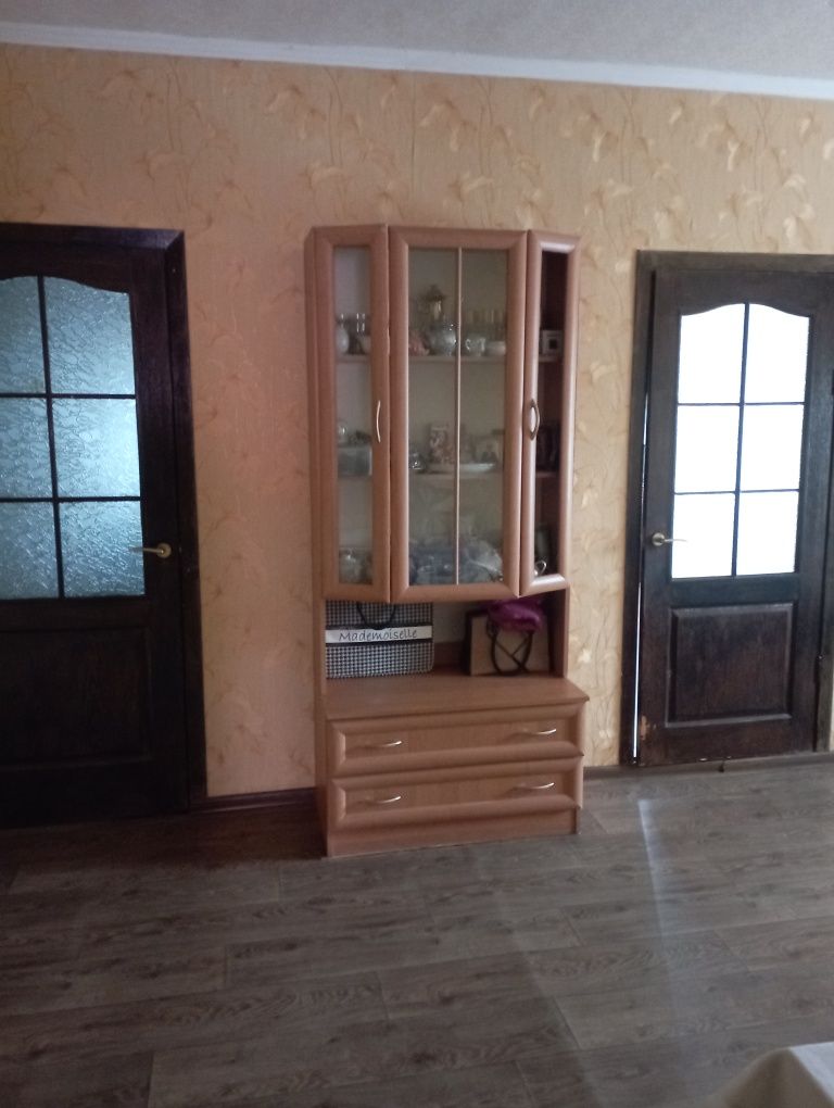 Продам 1/2 дома возле стадиона